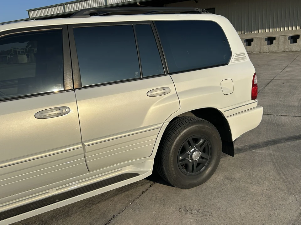 2001 Lexus LX 2nd Gen - Image 27 of 31