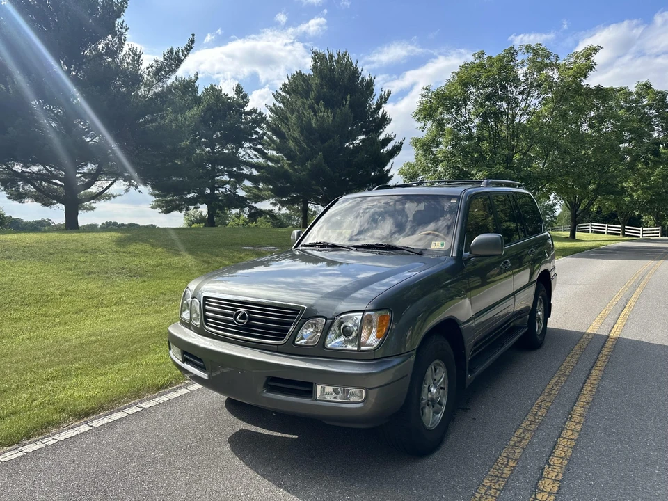 2001 Lexus LX 2nd Gen - Image 20 of 31