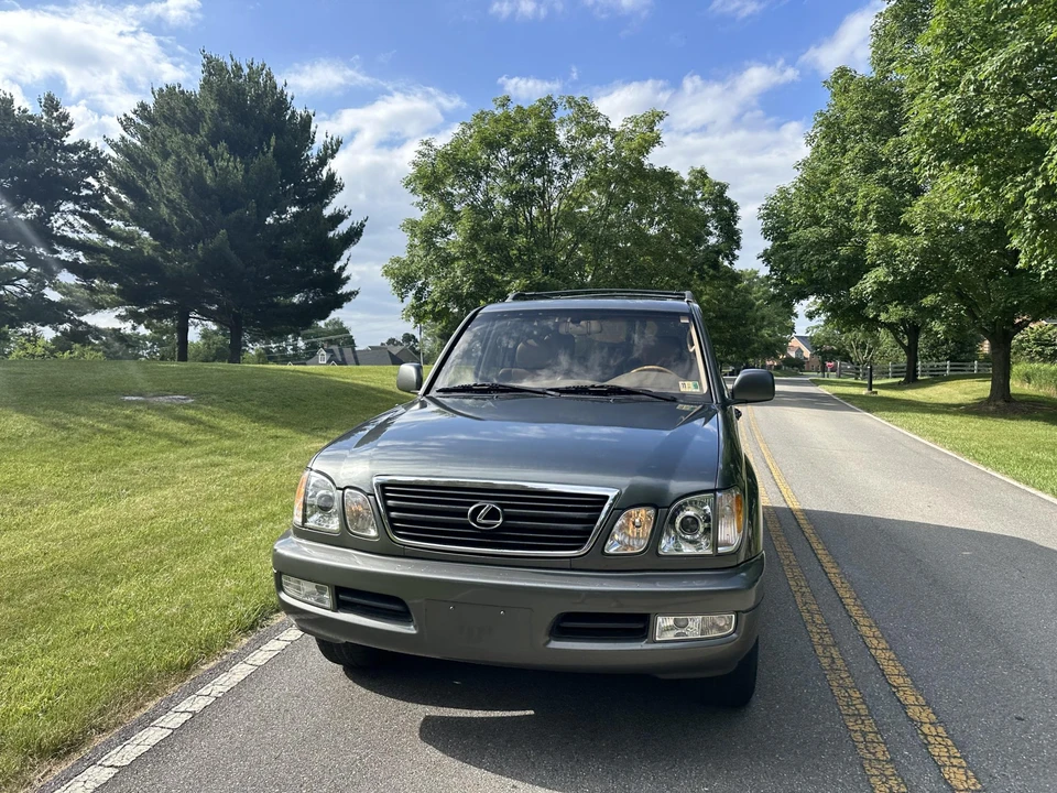 2001 Lexus LX 2nd Gen - Image 23 of 31