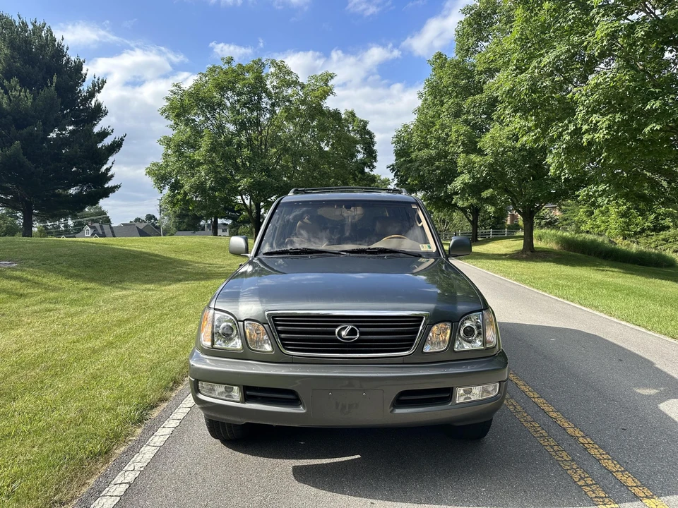 2001 Lexus LX 2nd Gen - Image 24 of 31