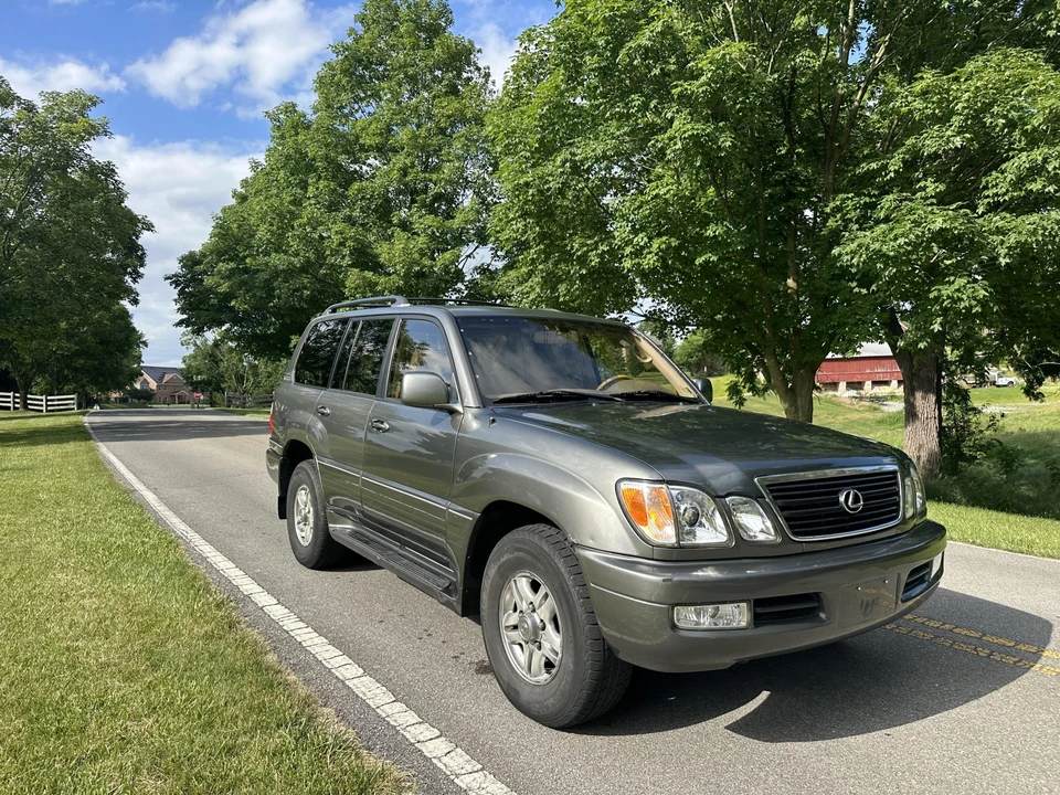 2001 Lexus LX 2nd Gen - Image 27 of 31