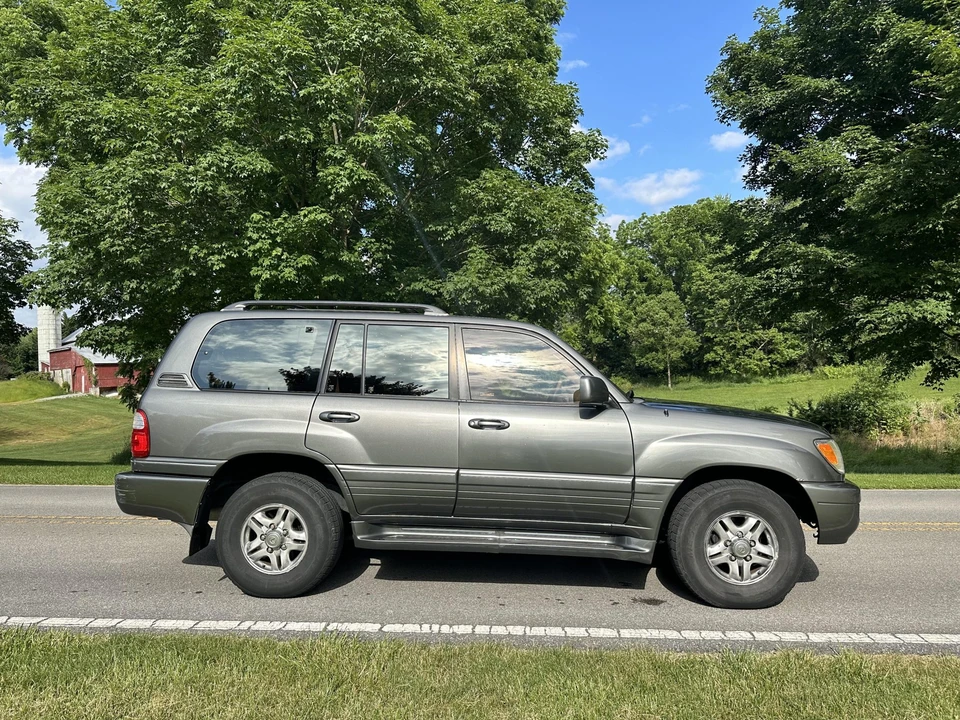 2001 Lexus LX 2nd Gen - Image 29 of 31