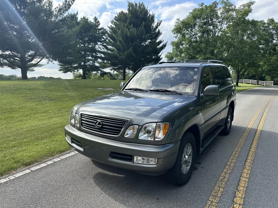 2001 Lexus LX 2nd Gen - Image 21 of 31