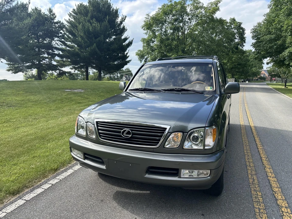 2001 Lexus LX 2nd Gen - Image 22 of 31