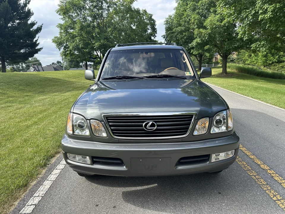2001 Lexus LX 2nd Gen - Image 25 of 31
