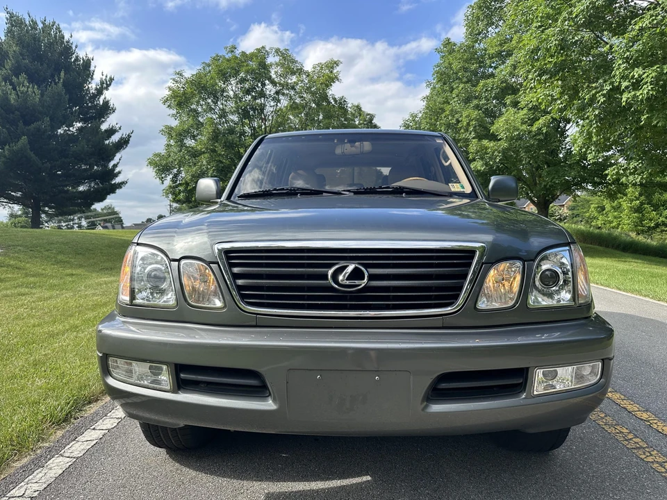 2001 Lexus LX 2nd Gen - Image 26 of 31