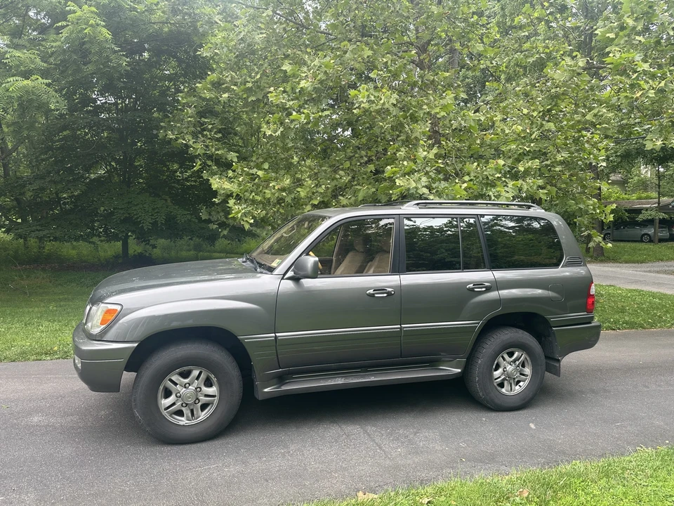 2001 Lexus LX 2nd Gen - Image 2 of 31