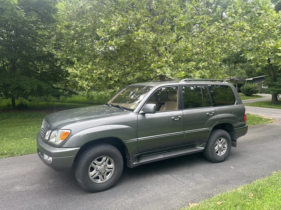 2001 Lexus LX 2nd Gen - Image 3 of 31