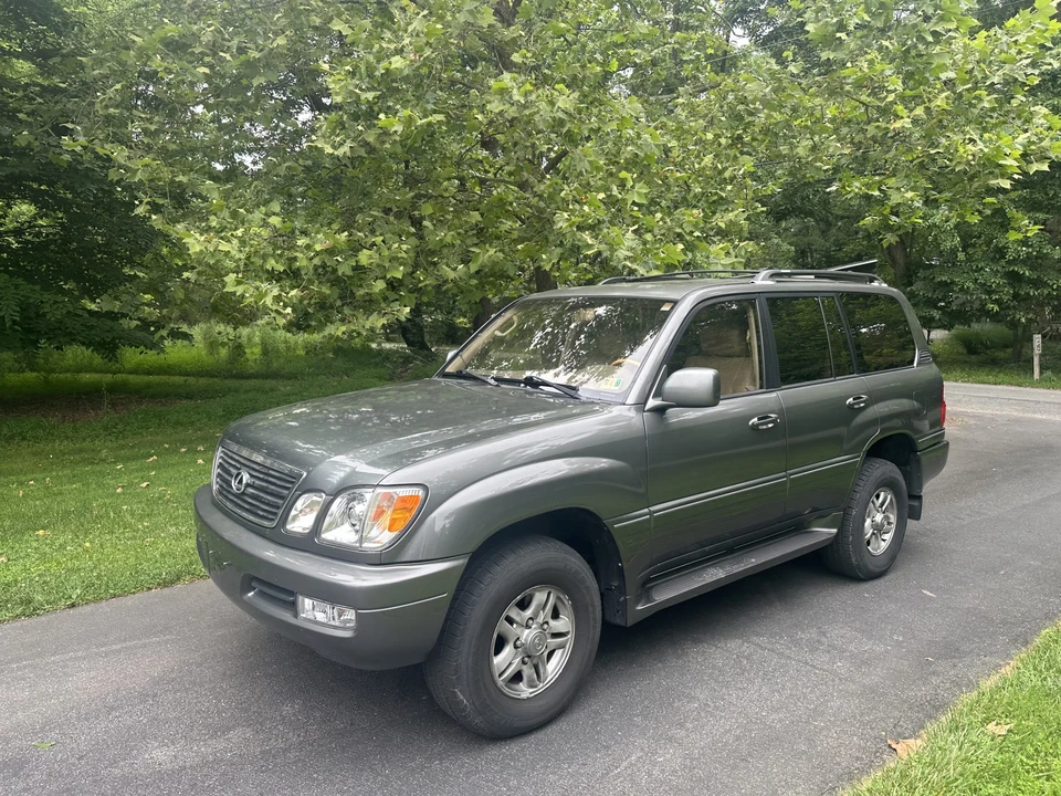 2001 Lexus LX 2nd Gen - Image 4 of 31