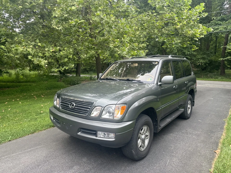 2001 Lexus LX 2nd Gen - Image 5 of 31