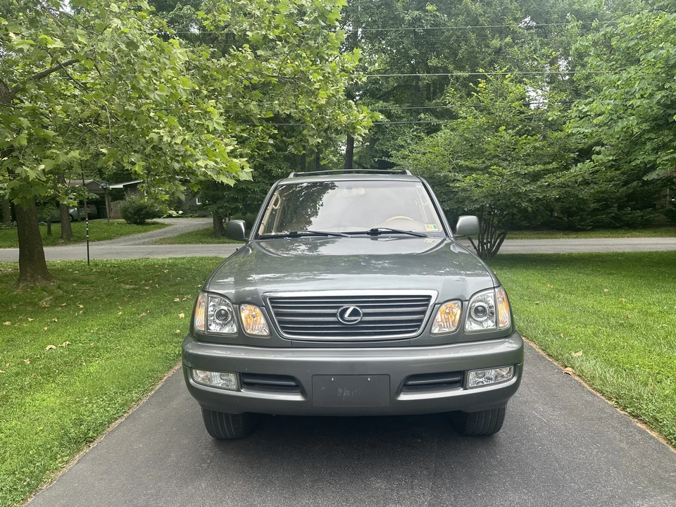 2001 Lexus LX 2nd Gen - Image 7 of 31