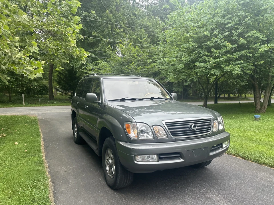 2001 Lexus LX 2nd Gen - Image 8 of 31