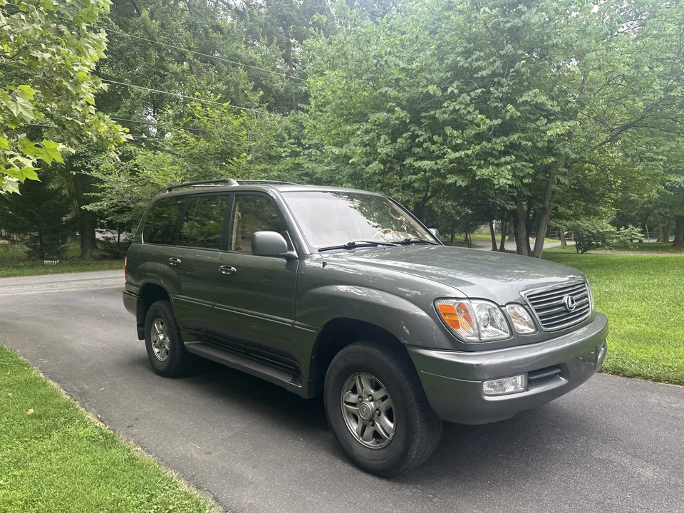 2001 Lexus LX 2nd Gen - Image 9 of 31