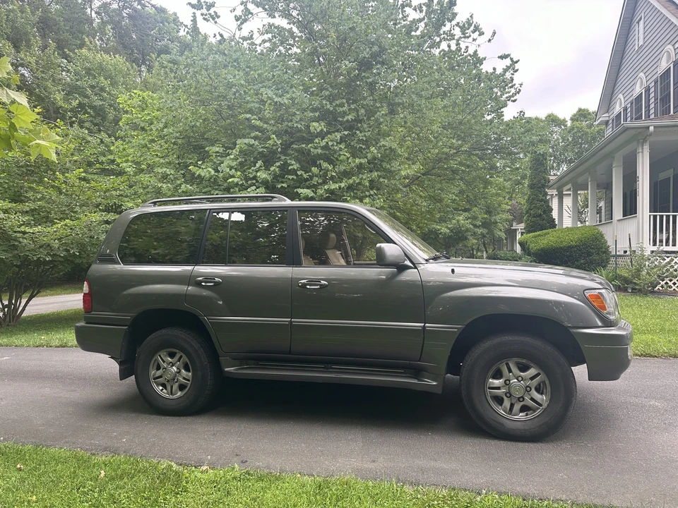 2001 Lexus LX 2nd Gen - Image 12 of 31