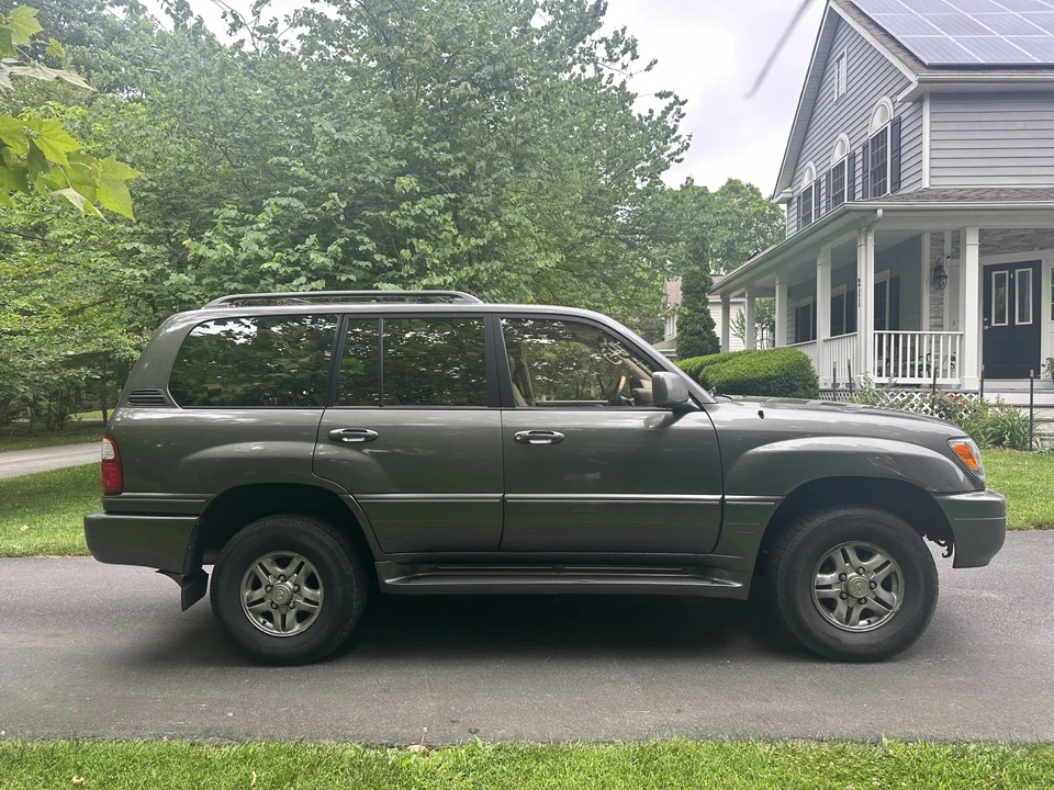 2001 Lexus LX 2nd Gen - Image 13 of 31