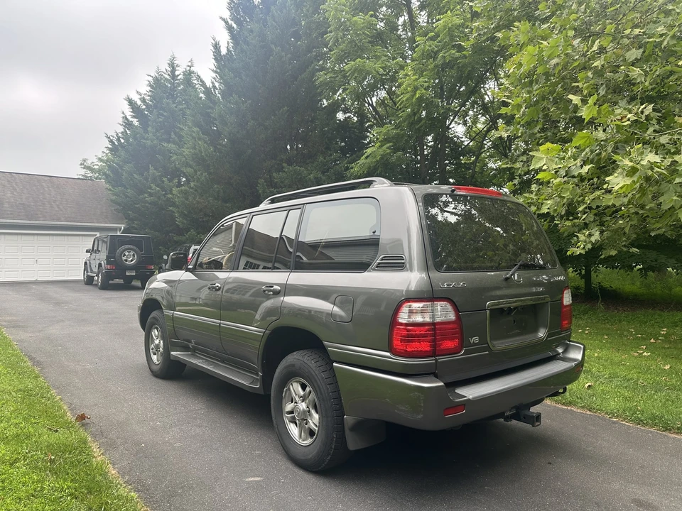 2001 Lexus LX 2nd Gen - Image 15 of 31