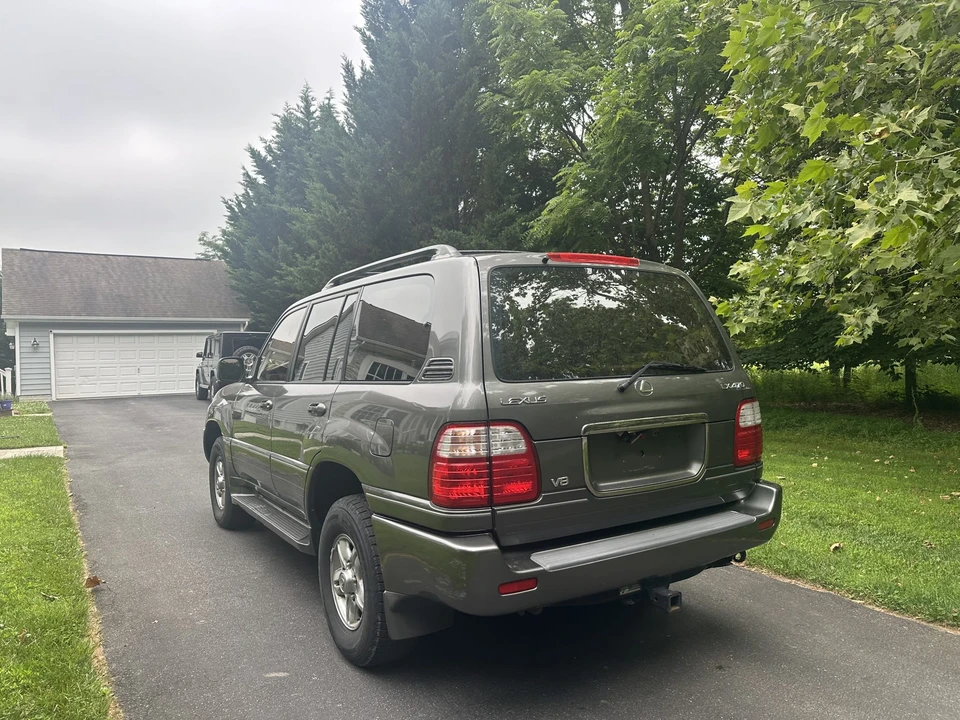 2001 Lexus LX 2nd Gen - Image 14 of 31
