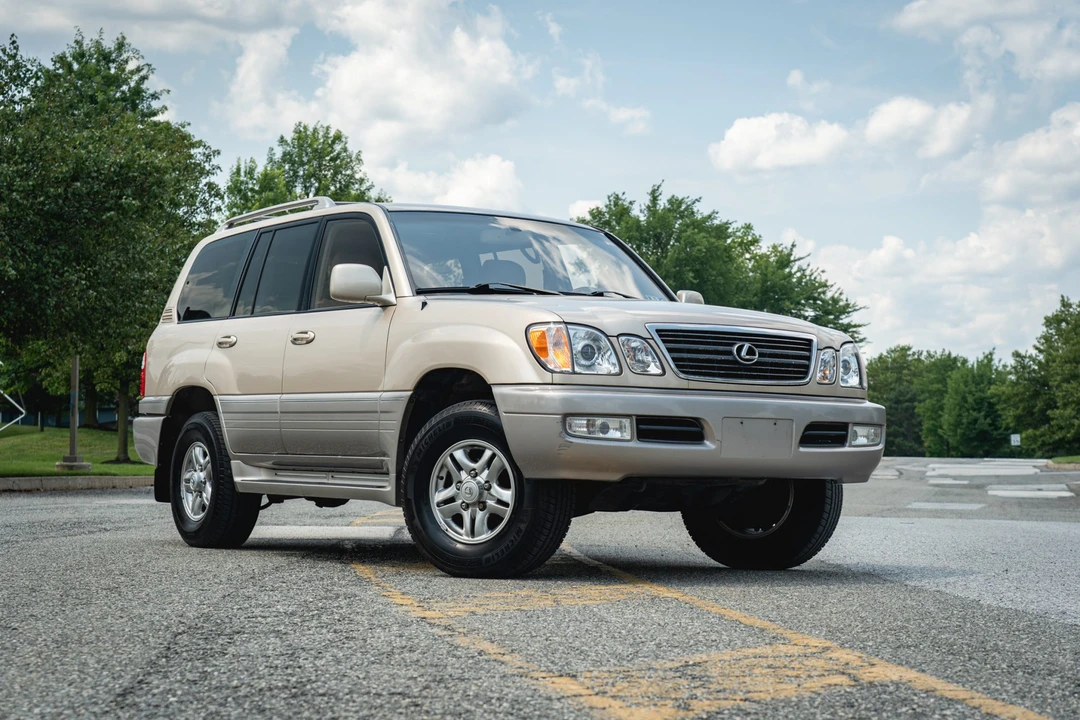 2001 Lexus LX 2nd Gen - Image 4 of 31