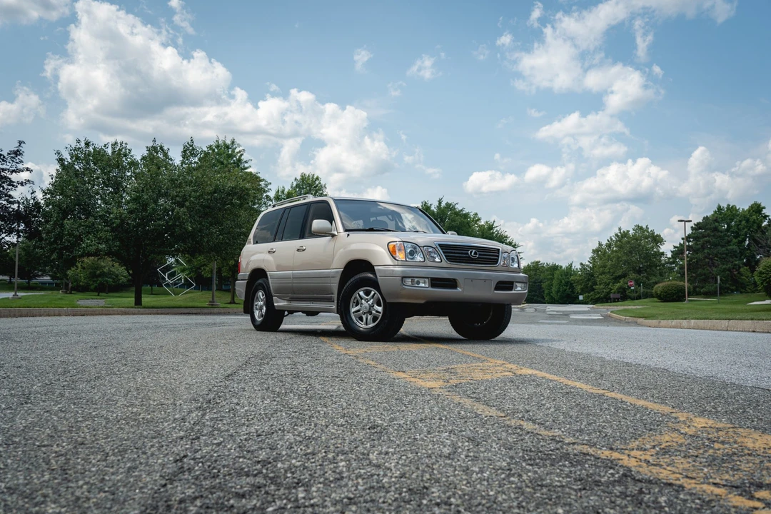 2001 Lexus LX 2nd Gen - Image 2 of 31