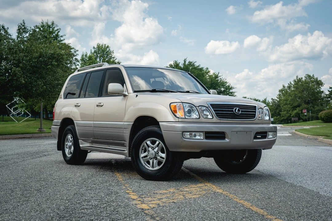 2001 Lexus LX 2nd Gen - Image 3 of 31
