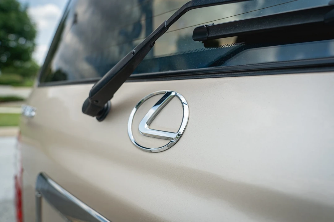 2001 Lexus LX 2nd Gen - Image 30 of 31