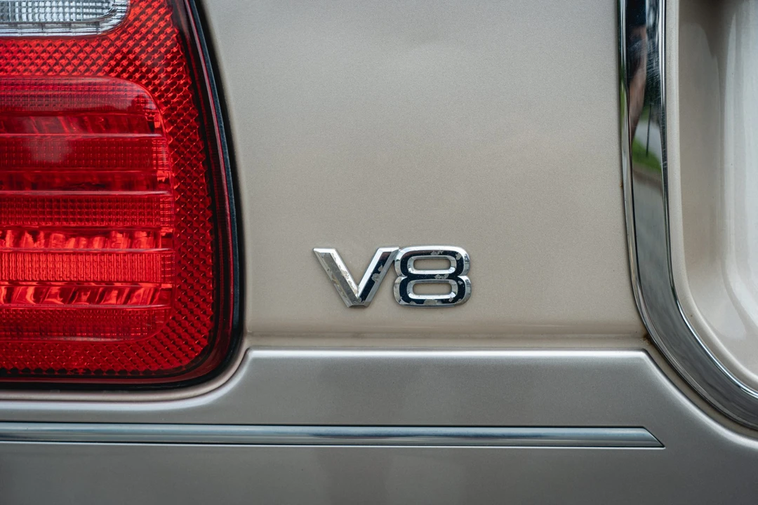 2001 Lexus LX 2nd Gen - Image 28 of 31