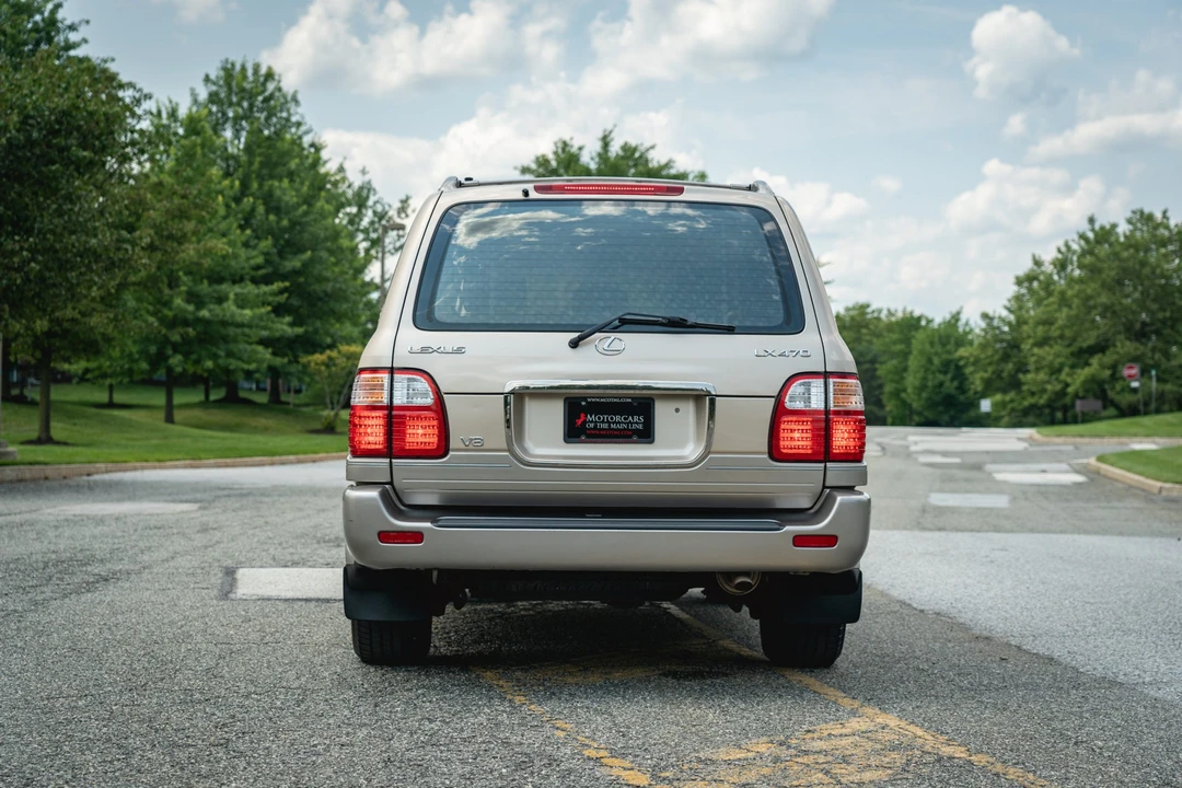 2001 Lexus LX 2nd Gen - Image 9 of 31