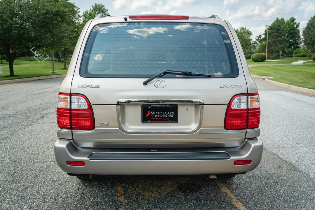 2001 Lexus LX 2nd Gen - Image 10 of 31