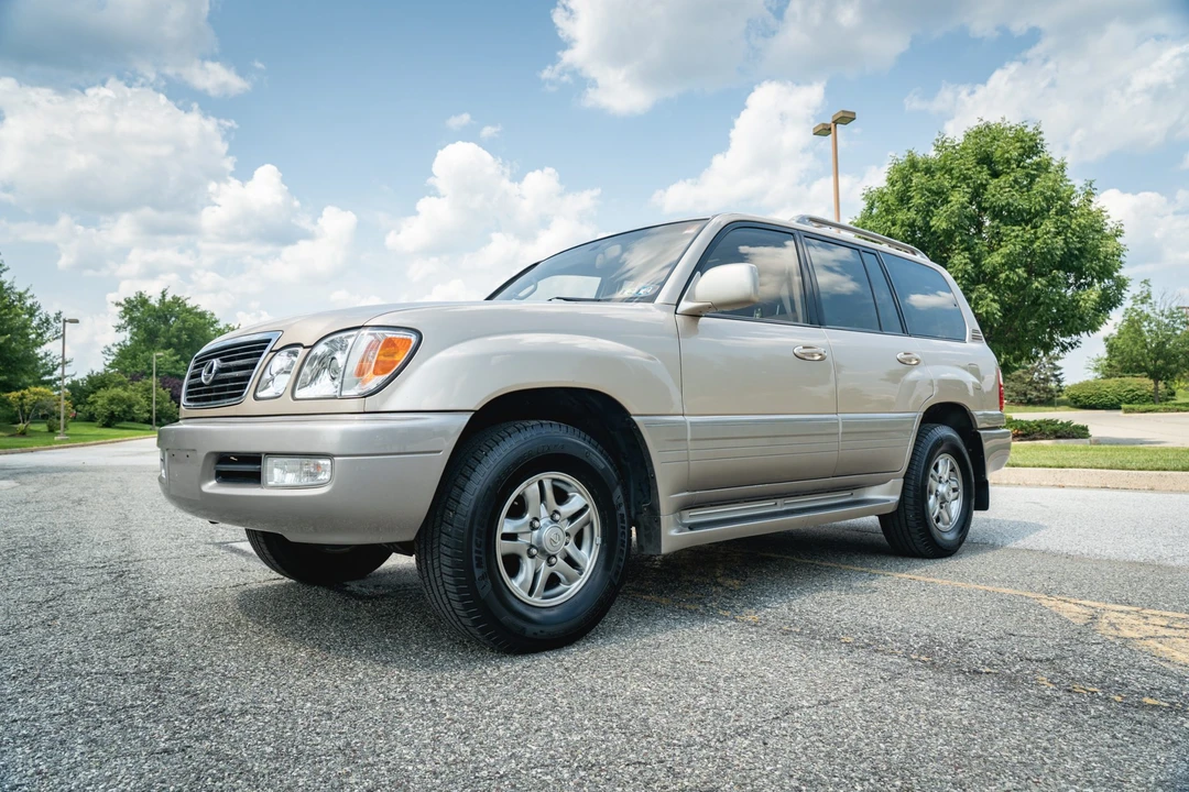 2001 Lexus LX 2nd Gen - Image 5 of 31
