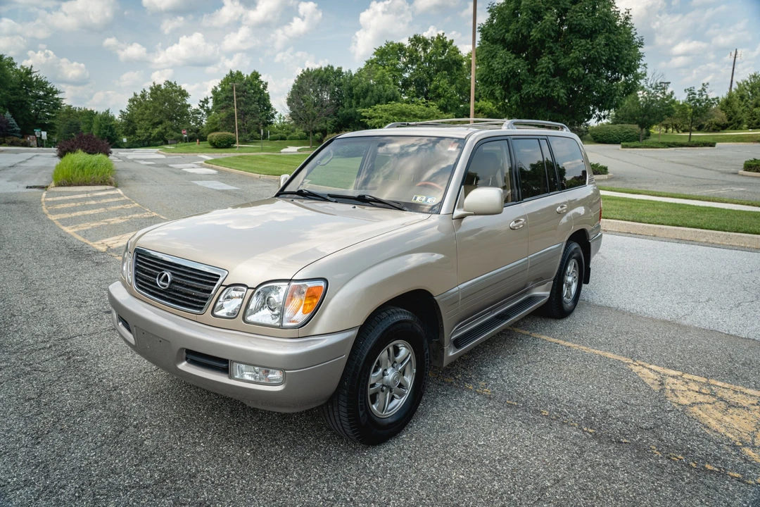 2001 Lexus LX 2nd Gen - Image 6 of 31
