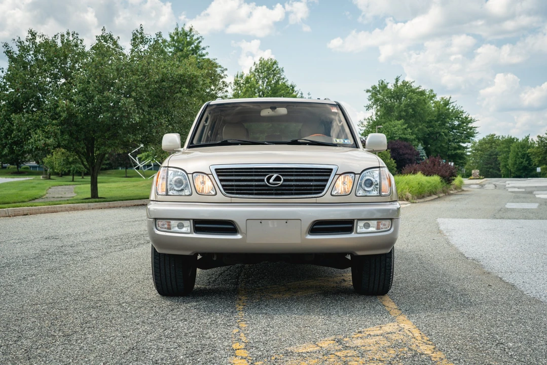 2001 Lexus LX 2nd Gen - Image 18 of 31