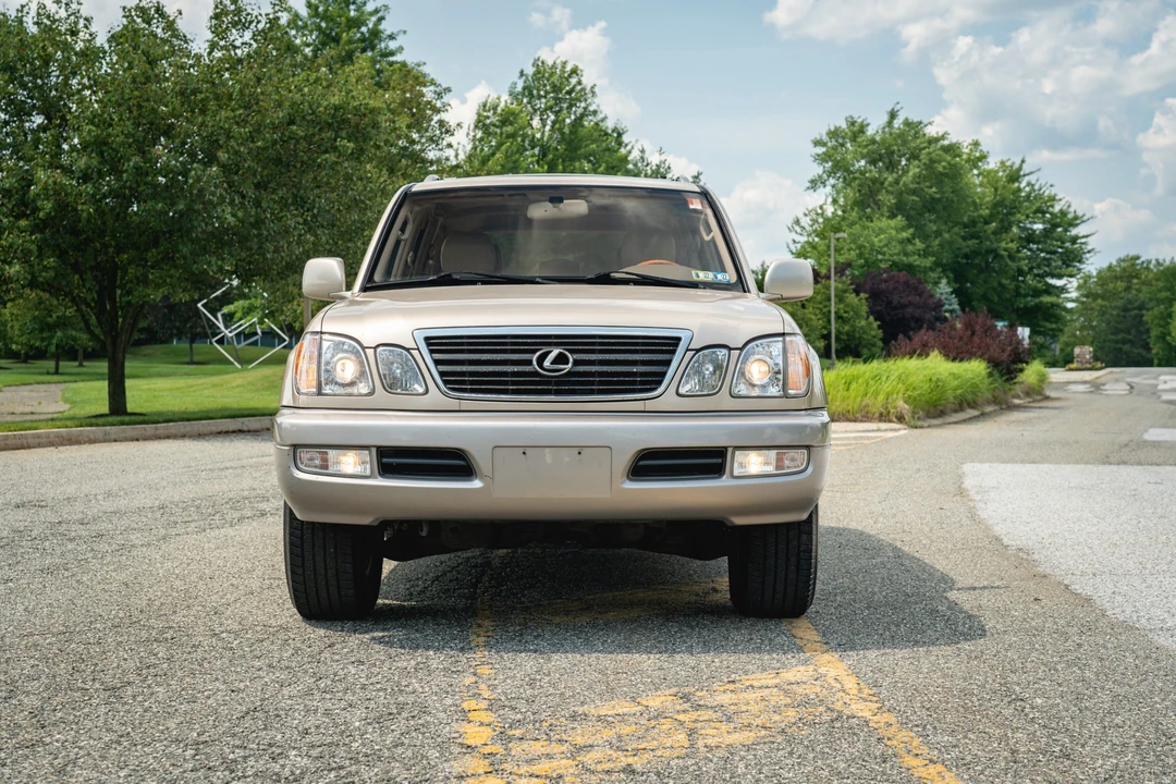 2001 Lexus LX 2nd Gen - Image 15 of 31