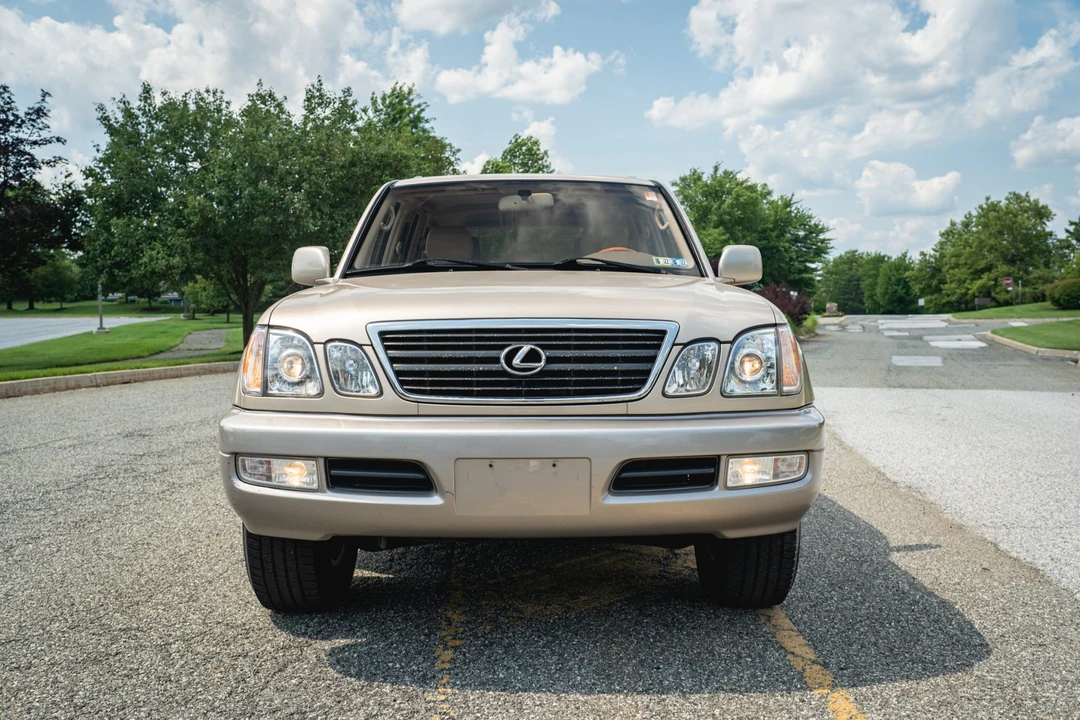 2001 Lexus LX 2nd Gen - Image 16 of 31