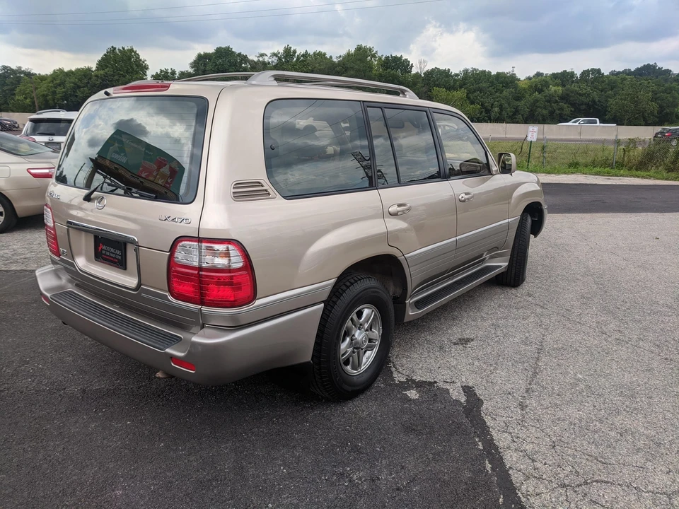 2001 Lexus LX 2nd Gen - Image 11 of 31