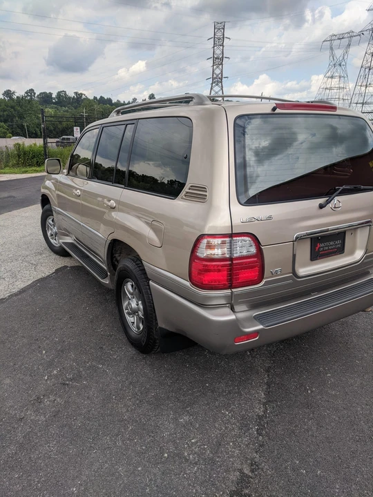 2001 Lexus LX 2nd Gen - Image 19 of 31