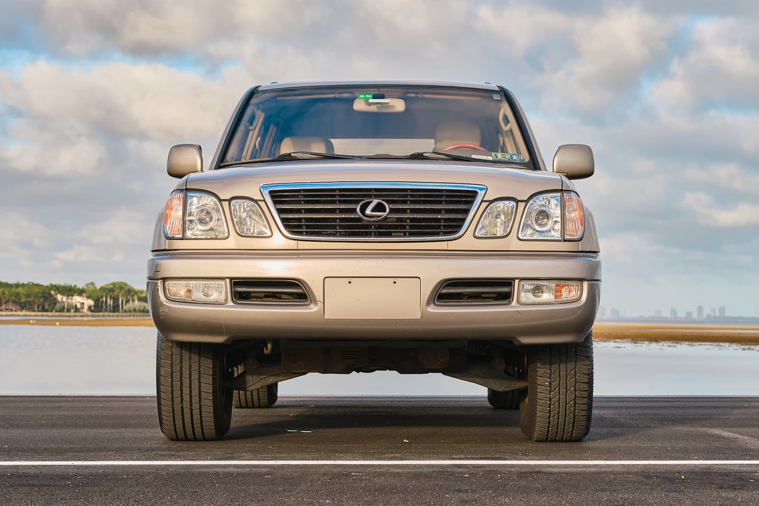 2001 Lexus LX 2nd Gen - Image 13 of 31
