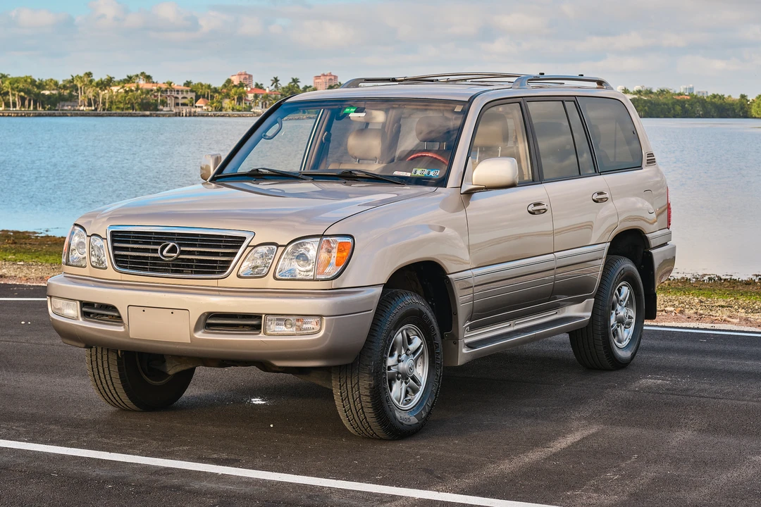 2001 Lexus LX 2nd Gen - Image 17 of 31
