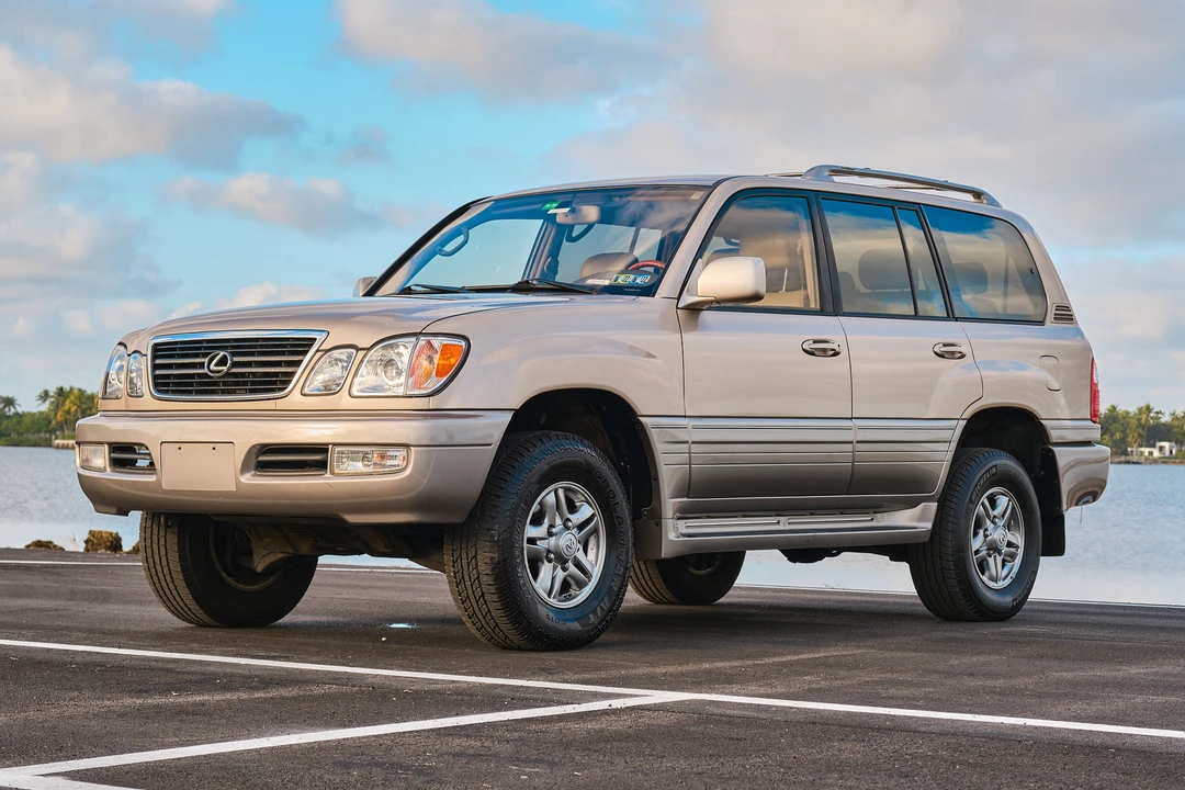 2001 Lexus LX 2nd Gen - Image 20 of 31