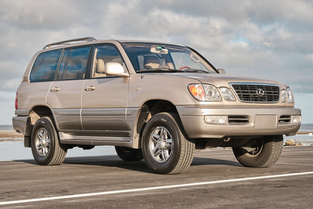 2001 Lexus LX 2nd Gen - Image 6 of 31