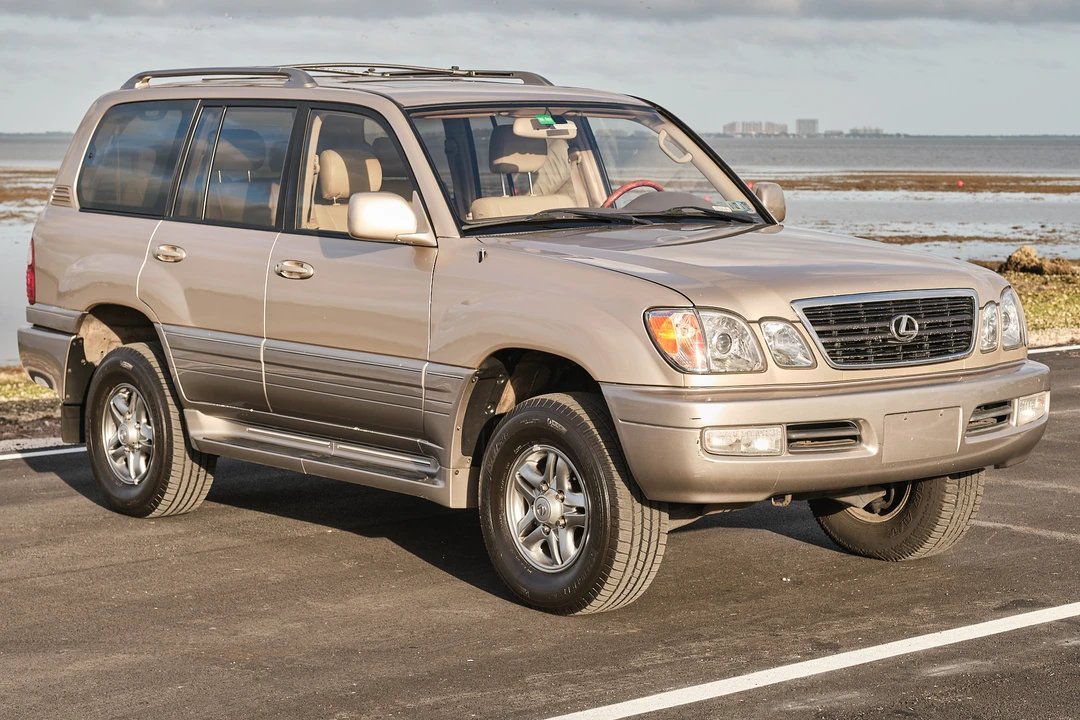 2001 Lexus LX 2nd Gen - Image 7 of 31