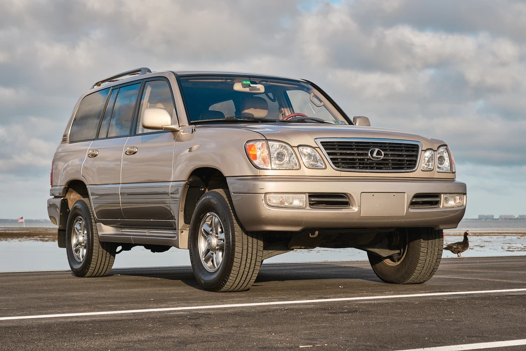2001 Lexus LX 2nd Gen - Image 8 of 31