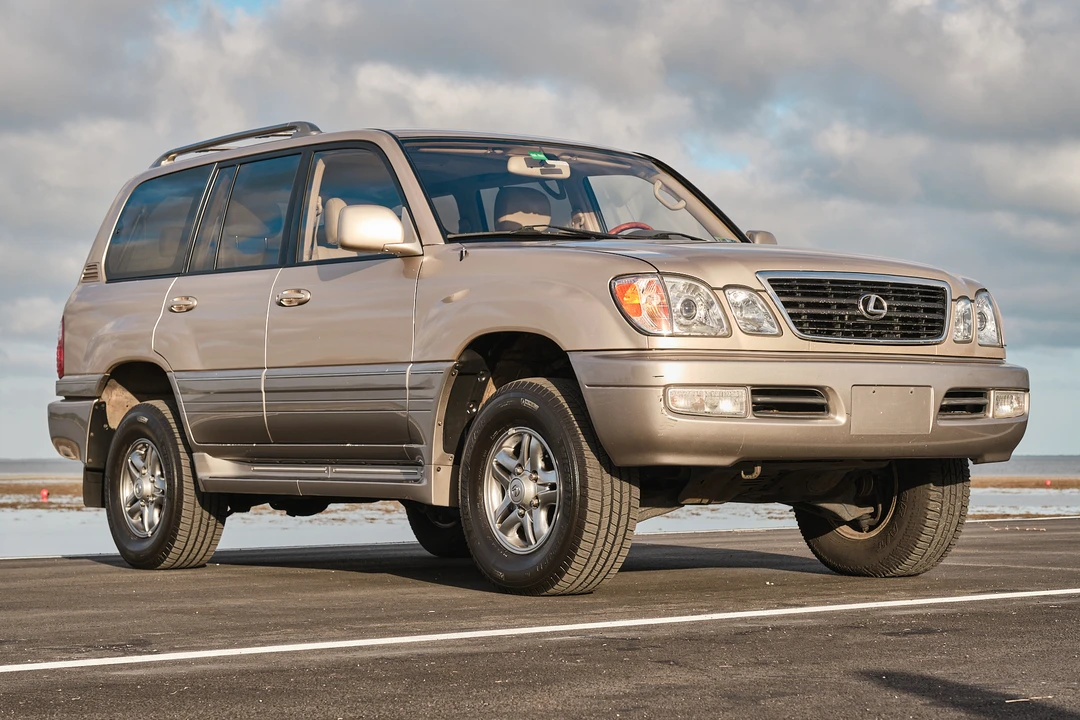 2001 Lexus LX 2nd Gen - Image 4 of 31