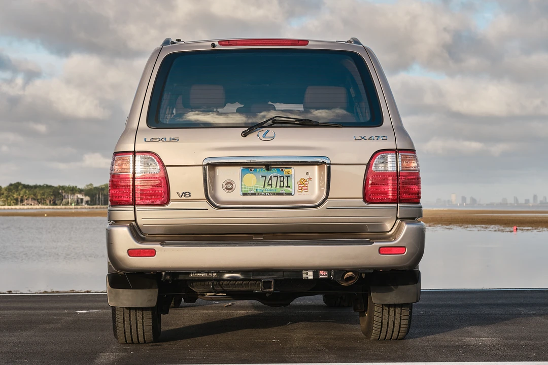 2001 Lexus LX 2nd Gen - Image 30 of 31