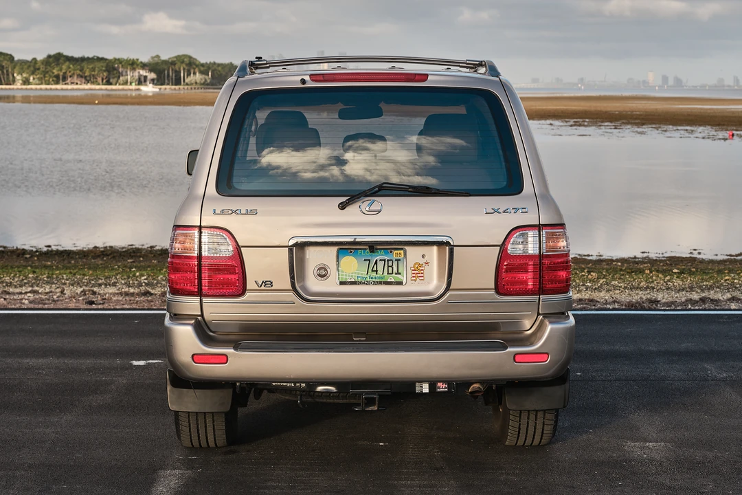 2001 Lexus LX 2nd Gen - Image 29 of 31