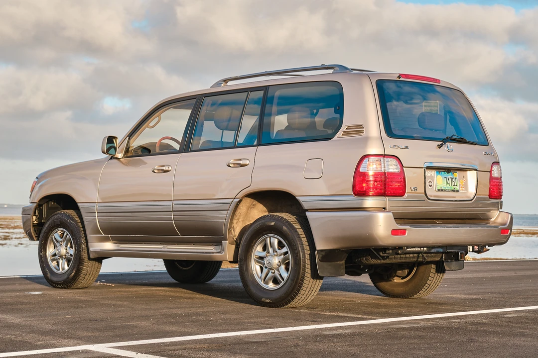 2001 Lexus LX 2nd Gen - Image 25 of 31