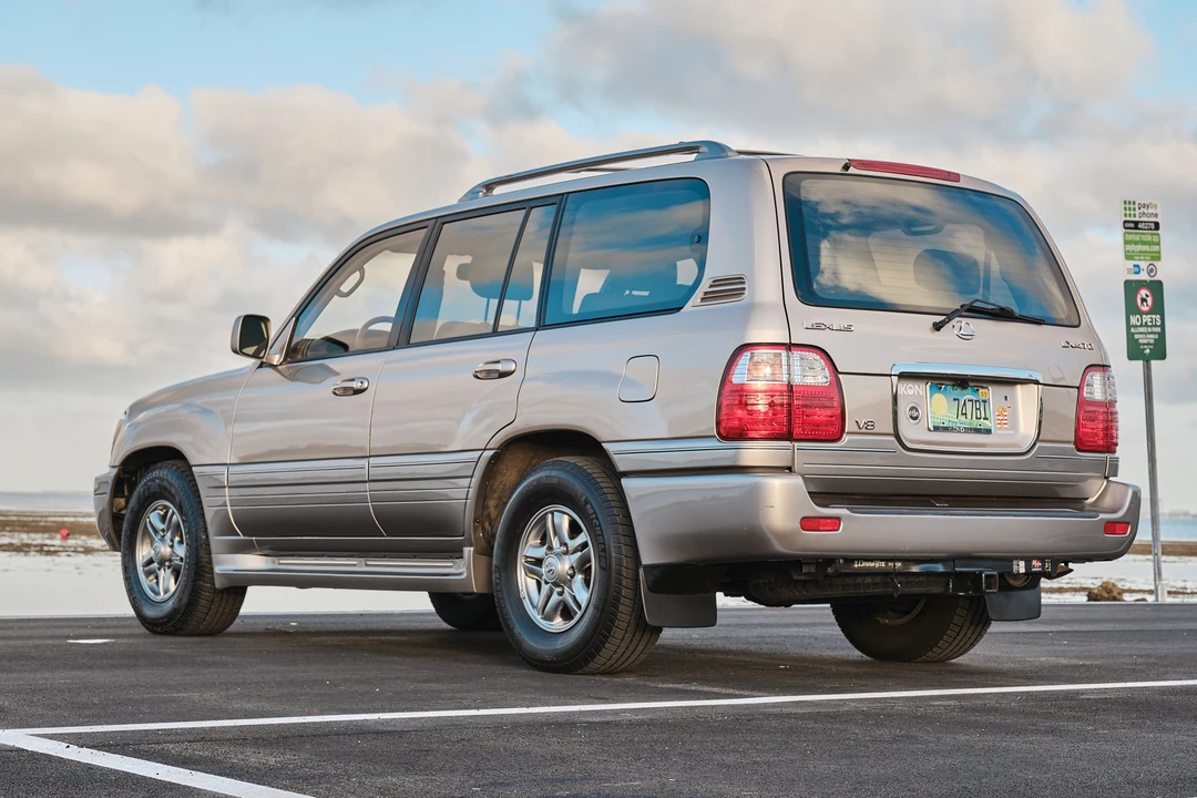2001 Lexus LX 2nd Gen - Image 27 of 31