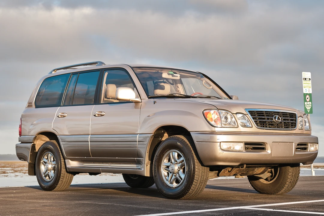 2001 Lexus LX 2nd Gen - Image 3 of 31