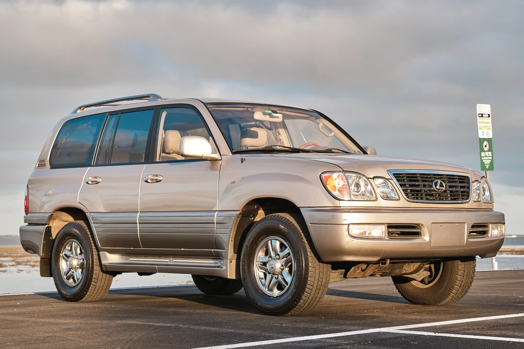 2001 Lexus LX 2nd Gen - Image 2 of 31