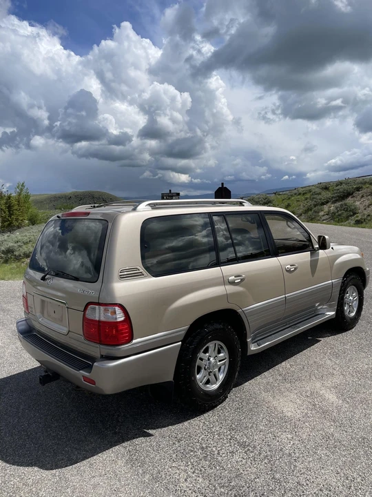 2001 Lexus LX 2nd Gen - Image 18 of 31