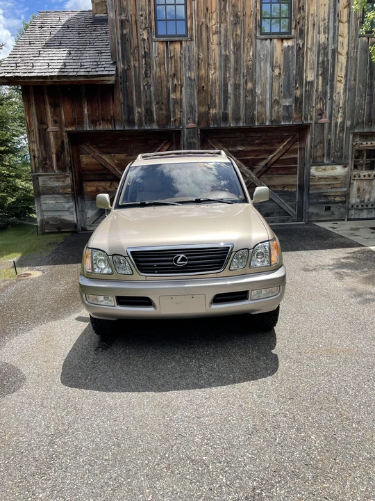 2001 Lexus LX 2nd Gen - Image 28 of 31